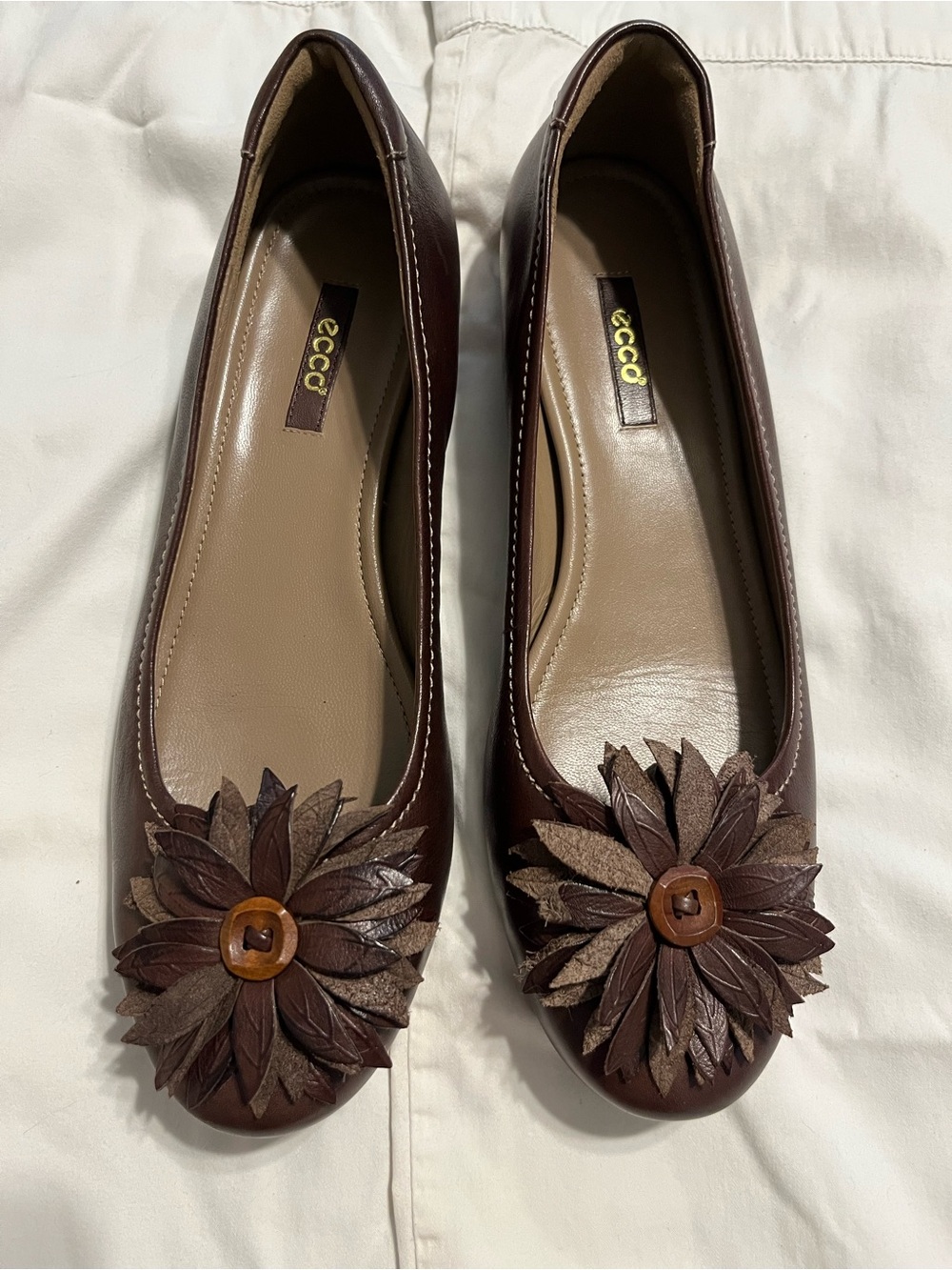 ECCO Women’s Brown Leather Floral Ballet Flats